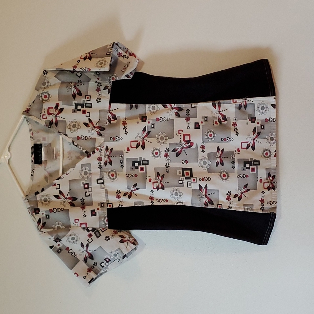 Cherokee scrub top